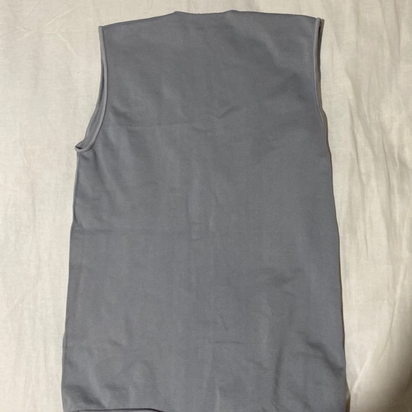 SKIMS ESSENTIAL CREW NECK SLEEVELESS BODYSUIT - Picture 3 of 5